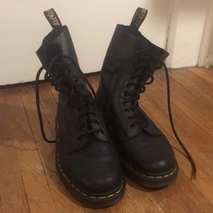 Dr Martens 1490 Virginia Leather Boots